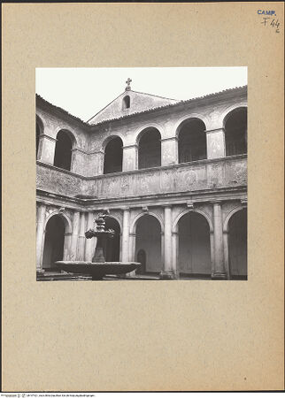 Vorderseite von Bibliotheca Hertziana [https://www.deutsche-digitale-bibliothek.de/content/lizenzen/rv-fz/] Certosa di San LorenzoChiostro della Foresteria - Teilansicht, bh197421_recto. Foto: Lehmann-Brockhaus, Otto.