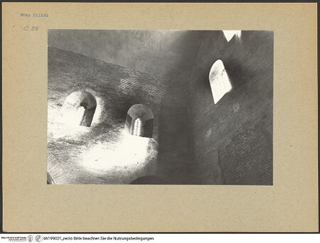 Vorderseite von Pace, Valentino [https://www.deutsche-digitale-bibliothek.de/content/lizenzen/rv-fz/] Abbazia delle Tre FontaneSanti Vincenzo ed Anastasio - Rechter Querhausarm, Detail, bh199021_recto. Foto: Pace, Valentino.