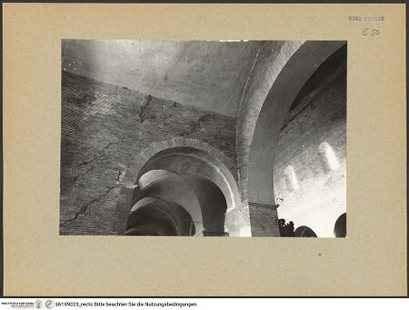 Vorderseite von Pace, Valentino [https://www.deutsche-digitale-bibliothek.de/content/lizenzen/rv-fz/] Abbazia delle Tre FontaneSanti Vincenzo ed Anastasio - Rechter Querhausarm, Detail, bh199023_recto. Foto: Pace, Valentino.