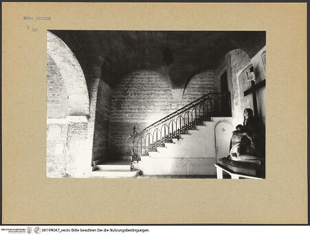 Vorderseite von Pace [https://www.deutsche-digitale-bibliothek.de/content/lizenzen/rv-ez/] Abbazia delle Tre FontaneSanti Vincenzo ed Anastasio - Ostflügel, bh199047_recto. Foto.