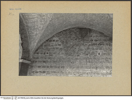 Vorderseite von Pace [https://www.deutsche-digitale-bibliothek.de/content/lizenzen/rv-ez/] Abbazia delle Tre FontaneSanti Vincenzo ed Anastasio - Westflügel, bh199050_recto. Foto.