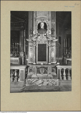 Vorderseite von ICCD [https://www.deutsche-digitale-bibliothek.de/content/lizenzen/rv-ez/] Grabmal des Fabrizio Veralli - Gesamtansicht, bh199114_recto. Foto.