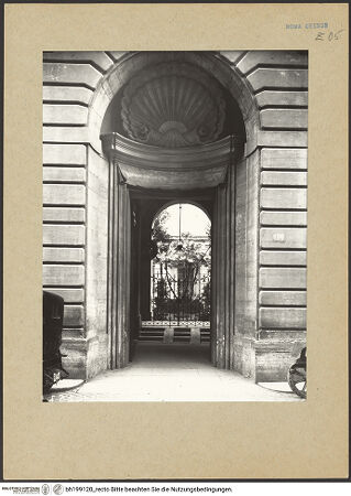 Vorderseite von ICCD [https://www.deutsche-digitale-bibliothek.de/content/lizenzen/rv-fz/] Ex-Convento di Sant'AgostinoFassaden - Fassade zur Via dei Portoghesi, Hauptportal, bh199120_recto. Foto.