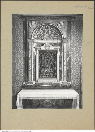 Vorderseite von ICCD [https://www.deutsche-digitale-bibliothek.de/content/lizenzen/rv-ez/] Altar mit der Kopfreliquie der heiligen Agnes - Teilansicht, mittig: Nischenrahmung mit Reliquie, bh199125_recto. Foto.