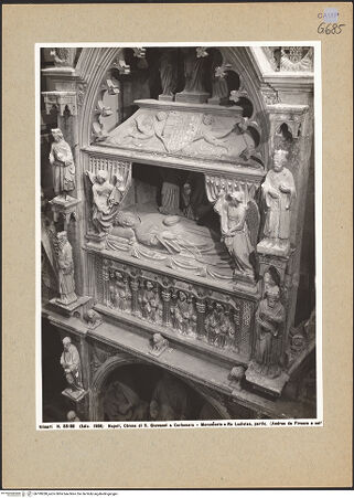 Vorderseite von Alinari [https://www.deutsche-digitale-bibliothek.de/content/lizenzen/rv-ez/] Grabmal des Königs Ladislaus (gest. 1414)Bogen, Grabkammer und Sarkophag - Gesamtansicht von oben, bh199280_recto. Foto.