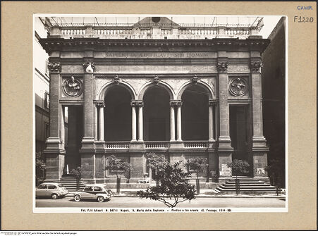 Vorderseite von Alinari [https://www.deutsche-digitale-bibliothek.de/content/lizenzen/rv-ez/] Santa Maria della Sapienza - Gesamtansicht, bh199292_recto. Foto.