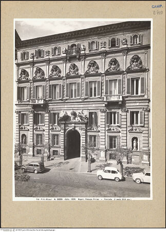 Vorderseite von Alinari [https://www.deutsche-digitale-bibliothek.de/content/lizenzen/rv-ez/] Palazzo Firrao - Fassade, bh199297_recto. Foto.