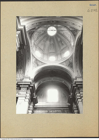 Vorderseite von Bösel, Richard [https://www.deutsche-digitale-bibliothek.de/content/lizenzen/rv-fz/] Santa Teresa a Chiaia - Ansicht der Kuppel in Richtung Presbyterium, bh199848_recto. Foto: Bösel, Richard.