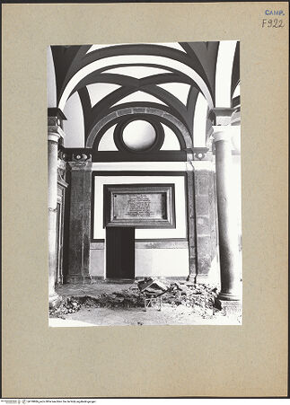 Vorderseite von Bösel, Richard [https://www.deutsche-digitale-bibliothek.de/content/lizenzen/rv-fz/] Santa Maria degli Angeli alle CrociPortikus - Rechte Wand mit Inschrift, bh199886_recto. Foto: Bösel, Richard.