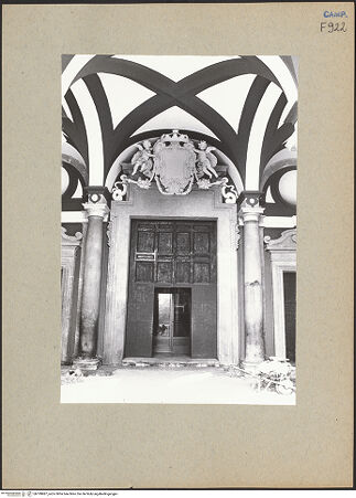 Vorderseite von Bösel, Richard [https://www.deutsche-digitale-bibliothek.de/content/lizenzen/rv-fz/] Santa Maria degli Angeli alle CrociPortikus - Hauptportal, bh199887_recto. Foto: Bösel, Richard.