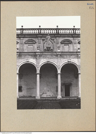 Vorderseite von Bösel, Richard [https://www.deutsche-digitale-bibliothek.de/content/lizenzen/rv-fz/] Certosa di San MartinoChiostro Grande - Ostflügel, Detail, bh200177_recto. Foto: Bösel, Richard.