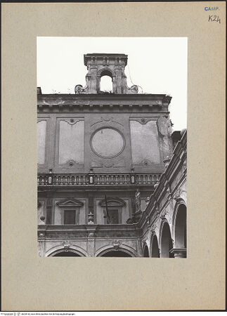 Vorderseite von Bösel, Richard [https://www.deutsche-digitale-bibliothek.de/content/lizenzen/rv-fz/] Certosa di San MartinoChiostro Grande - Westflügel, Detail, bh200182_recto. Foto: Bösel, Richard.