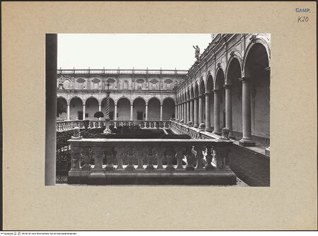 Vorderseite von Bösel, Richard [https://www.deutsche-digitale-bibliothek.de/content/lizenzen/rv-fz/] Certosa di San MartinoChiostro Grande - Ansicht von Westen, bh200183_recto. Foto: Bösel, Richard.