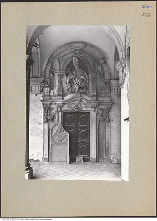Vorderseite von Bösel, Richard [https://www.deutsche-digitale-bibliothek.de/content/lizenzen/rv-fz/] Certosa di San MartinoChiostro Grande - Tür, bh200191_recto. Foto: Bösel, Richard.