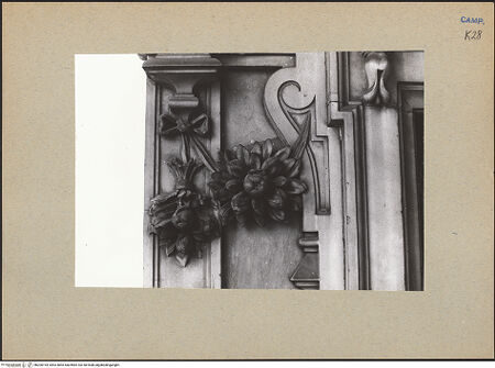 Vorderseite von Bösel, Richard [https://www.deutsche-digitale-bibliothek.de/content/lizenzen/rv-fz/] Certosa di San MartinoChiostro Grande - Dekoration der Türen der südwestlichen Ecke, bh200194_recto. Foto: Bösel, Richard.