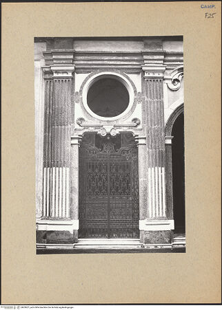 Vorderseite von Bösel, Richard [https://www.deutsche-digitale-bibliothek.de/content/lizenzen/rv-fz/] Certosa di San Martino - Linkes Portal, bh200221_recto. Foto: Bösel, Richard.