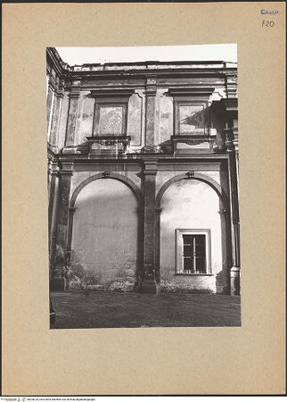 Vorderseite von Bösel, Richard [https://www.deutsche-digitale-bibliothek.de/content/lizenzen/rv-fz/] Certosa di San MartinoErster Klosterhof - Ostwand, Detail, bh200225_recto. Foto: Bösel, Richard.