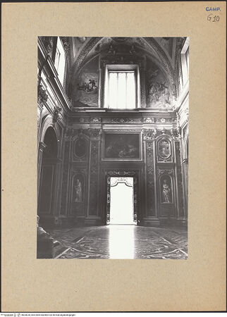 Vorderseite von Bösel, Richard [https://www.deutsche-digitale-bibliothek.de/content/lizenzen/rv-fz/] Certosa di San Martino - Innenfassade, bh200236_recto. Foto: Bösel, Richard.