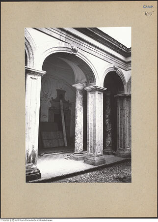 Vorderseite von Bösel, Richard [https://www.deutsche-digitale-bibliothek.de/content/lizenzen/rv-fz/] Certosa di San MartinoKreuzgang des Refektoriums (Chiostrino) - Ansicht der Galerie, bh200238_recto. Foto: Bösel, Richard.