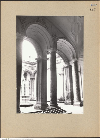 Vorderseite von Bösel, Richard [https://www.deutsche-digitale-bibliothek.de/content/lizenzen/rv-fz/] Certosa di San MartinoKreuzgang des Refektoriums (Chiostrino) - Ansicht von Südwesten, bh200240_recto. Foto: Bösel, Richard.