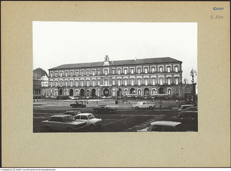 Vorderseite von Bösel, Richard [https://www.deutsche-digitale-bibliothek.de/content/lizenzen/rv-fz/] Palazzo Reale - Gesamtansicht, bh200271_recto. Foto: Bösel, Richard.