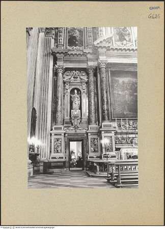 Vorderseite von Bösel, Richard [https://www.deutsche-digitale-bibliothek.de/content/lizenzen/rv-fz/] Skulpturenschmuck der Altarwand des rechten Querhausarms - Teilansicht, bh200279_recto. Foto: Bösel, Richard.