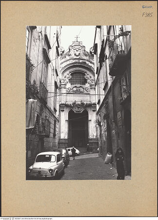 Vorderseite von Bösel, Richard [https://www.deutsche-digitale-bibliothek.de/content/lizenzen/rv-fz/] Santa Maria della Concezione a Montecalvario - Fassade (Teilansicht), bh200281_recto. Foto: Bösel, Richard.