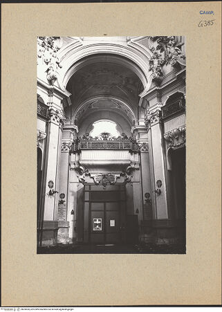 Vorderseite von Bösel, Richard [https://www.deutsche-digitale-bibliothek.de/content/lizenzen/rv-fz/] Santa Maria della Concezione a Montecalvario - Innenfassade und Empore, bh200300_recto. Foto: Bösel, Richard.