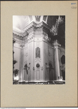 Vorderseite von Bösel, Richard [https://www.deutsche-digitale-bibliothek.de/content/lizenzen/rv-fz/] Chiesa dell'Ascensione a Chiaia - Pfeiler zwischen dem Chor und der linken Kapelle, bh200303_recto. Foto.