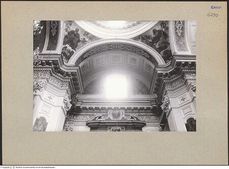 Vorderseite von Bösel, Richard [https://www.deutsche-digitale-bibliothek.de/content/lizenzen/rv-fz/] Chiesa dell'Ascensione a Chiaia - Bogen der rechten Kapelle, bh200309_recto. Foto.