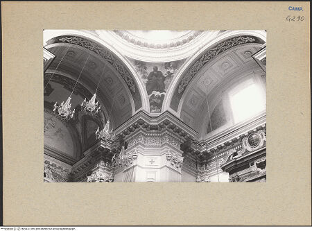 Vorderseite von Bösel, Richard [https://www.deutsche-digitale-bibliothek.de/content/lizenzen/rv-fz/] Chiesa dell'Ascensione a Chiaia - Zwickel zwischen dem Chor und der rechten Kapelle, bh200312_recto. Foto.