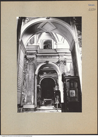 Vorderseite von Bösel, Richard [https://www.deutsche-digitale-bibliothek.de/content/lizenzen/rv-fz/] San Domenico SorianoRechtes Seitenschiff - Blick in Richtung Ostkapelle, bh200316_recto. Foto: Bösel, Richard.