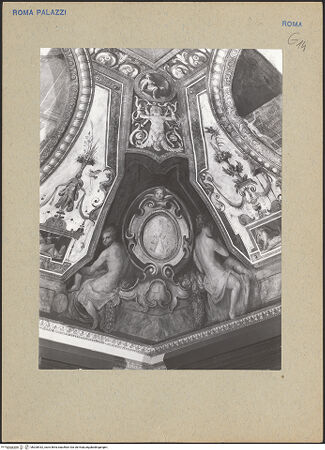 Vorderseite von Bibliotheca Hertziana [https://www.deutsche-digitale-bibliothek.de/content/lizenzen/rv-fz/] Personifikationen der Künste (Mitte) und Wissenschaften (Außenfelder) - Gewölbeecke zwischen Musica und Medicina, bh200432_recto. Foto.