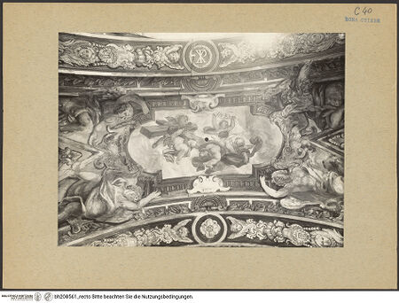 Vorderseite von Sopr. Mon. Laz. [https://www.deutsche-digitale-bibliothek.de/content/lizenzen/rv-ez/] Kreuztragende Putten, Rahmen gestützt von Engeln - Detail: zentrales Bildfeld, bh200561_recto. Foto.