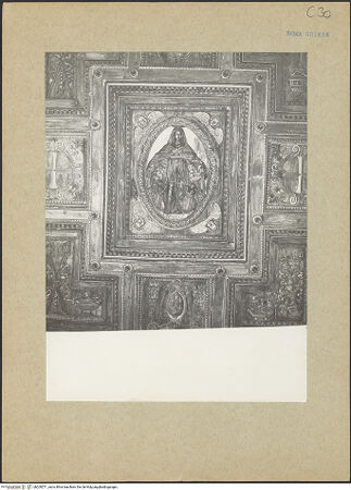 Vorderseite von Sopr. Mon. Lazio [https://www.deutsche-digitale-bibliothek.de/content/lizenzen/rv-ez/] Holzdecke - Detail: Schutzmantelmadonna, bh200571_recto. Foto.