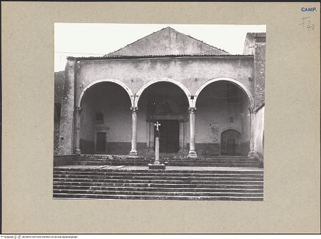 Vorderseite von Cimino, Cono (Teggiano) [https://www.deutsche-digitale-bibliothek.de/content/lizenzen/rv-ez/] Chiesa della Pietà - Gesamtansicht, bh200639_recto. Foto: Cimino, Cono.