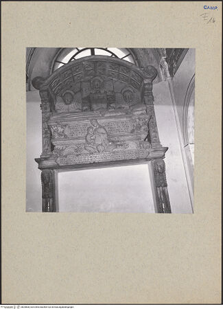 Vorderseite von Cimino, Cono (Teggiano) [https://www.deutsche-digitale-bibliothek.de/content/lizenzen/rv-ez/] Grabmal des Arztes Orso Malavolta - Teilansicht, bh200660_recto. Foto: Cimino, Cono.