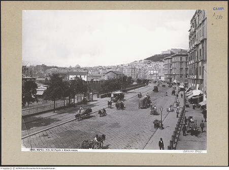 Vorderseite von Alinari [https://www.deutsche-digitale-bibliothek.de/content/lizenzen/rv-ez/] Via Nuova Marina - Villa del Popolo (zerstört) und Strada Nuova, bh200869_recto. Foto.