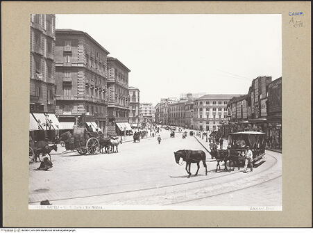 Vorderseite von Alinari [https://www.deutsche-digitale-bibliothek.de/content/lizenzen/rv-ez/] Via Medina - Via Medina und Via San Carlo, bh200872_recto. Foto.