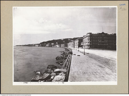 Vorderseite von Alinari [https://www.deutsche-digitale-bibliothek.de/content/lizenzen/rv-ez/] Via Francesco Caracciolo - Ansicht mit dem Grand Hotel, bh200884_recto. Foto.