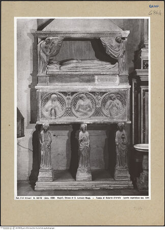 Vorderseite von Alinari [https://www.deutsche-digitale-bibliothek.de/content/lizenzen/rv-ez/] Grabmal des Robert IV. d'Artois und der Johanna von Durrës (Giovanna di Durazzo) - Gesamtansicht, bh200889_recto. Foto.