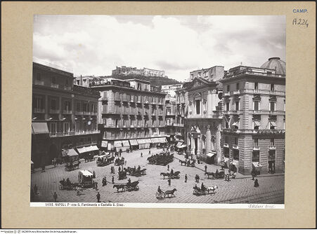 Vorderseite von Alinari [https://www.deutsche-digitale-bibliothek.de/content/lizenzen/rv-ez/] Piazza Trieste e Trento - Ansicht von Südosten, bh200909_recto. Foto.