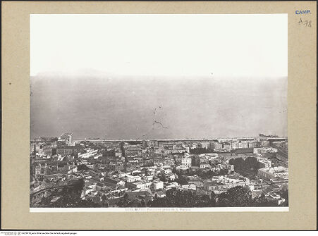 Vorderseite von Alinari [https://www.deutsche-digitale-bibliothek.de/content/lizenzen/rv-ez/] NeapelWestliche Stadtviertel: Chiaia, Pizzofalcone, Santa Lucia, Posilippo - Blick über die Riviera di Chiaia und Richtung Capri , bh200914_recto. Foto.