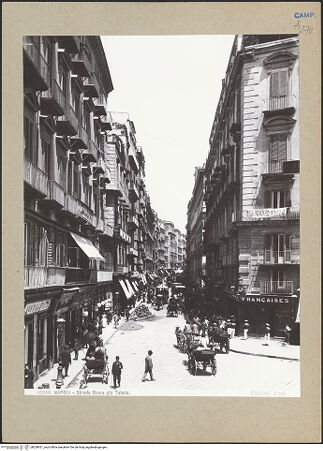 Vorderseite von Alinari [https://www.deutsche-digitale-bibliothek.de/content/lizenzen/rv-ez/] Via Toledo - Ansicht, bh200921_recto. Foto.