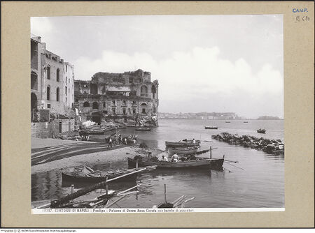 Vorderseite von Alinari [https://www.deutsche-digitale-bibliothek.de/content/lizenzen/rv-ez/] Palazzo Donn'Anna - Ansicht, bh200925_recto. Foto.