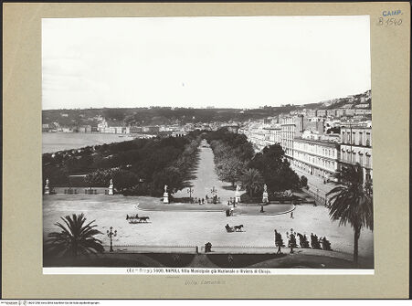 Vorderseite von Alinari [https://www.deutsche-digitale-bibliothek.de/content/lizenzen/rv-ez/] Villa Comunale - Ansicht, bh201288_recto. Foto.