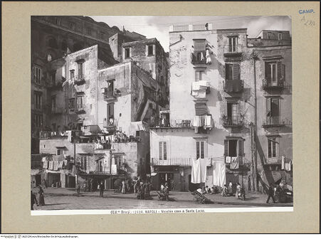 Vorderseite von Alinari [https://www.deutsche-digitale-bibliothek.de/content/lizenzen/rv-ez/] Via Nazario Sauro - Alte Wohnungen zur Strada Santa Lucia, bh201294_recto. Foto.