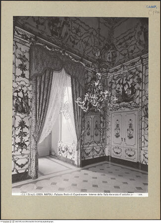 Vorderseite von Alinari [https://www.deutsche-digitale-bibliothek.de/content/lizenzen/rv-ez/] Palazzo Reale di CapodimonteSalottino di Porcellana - Teilansicht, bh201306_recto. Foto.