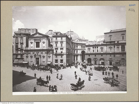 Vorderseite von Alinari [https://www.deutsche-digitale-bibliothek.de/content/lizenzen/rv-ez/] Piazza Trieste e Trento - Ansicht von Süden, bh201318_recto. Foto.