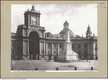 Vorderseite von Alinari [https://www.deutsche-digitale-bibliothek.de/content/lizenzen/rv-ez/] Piazza Dante - Ansicht von Nordwesten, bh201342_recto. Foto.